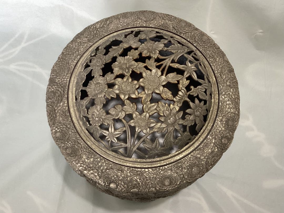 香炉 菊華 花紋様彫刻 銅香炉 佐野 宏采造　高岡銅器　金属工芸品