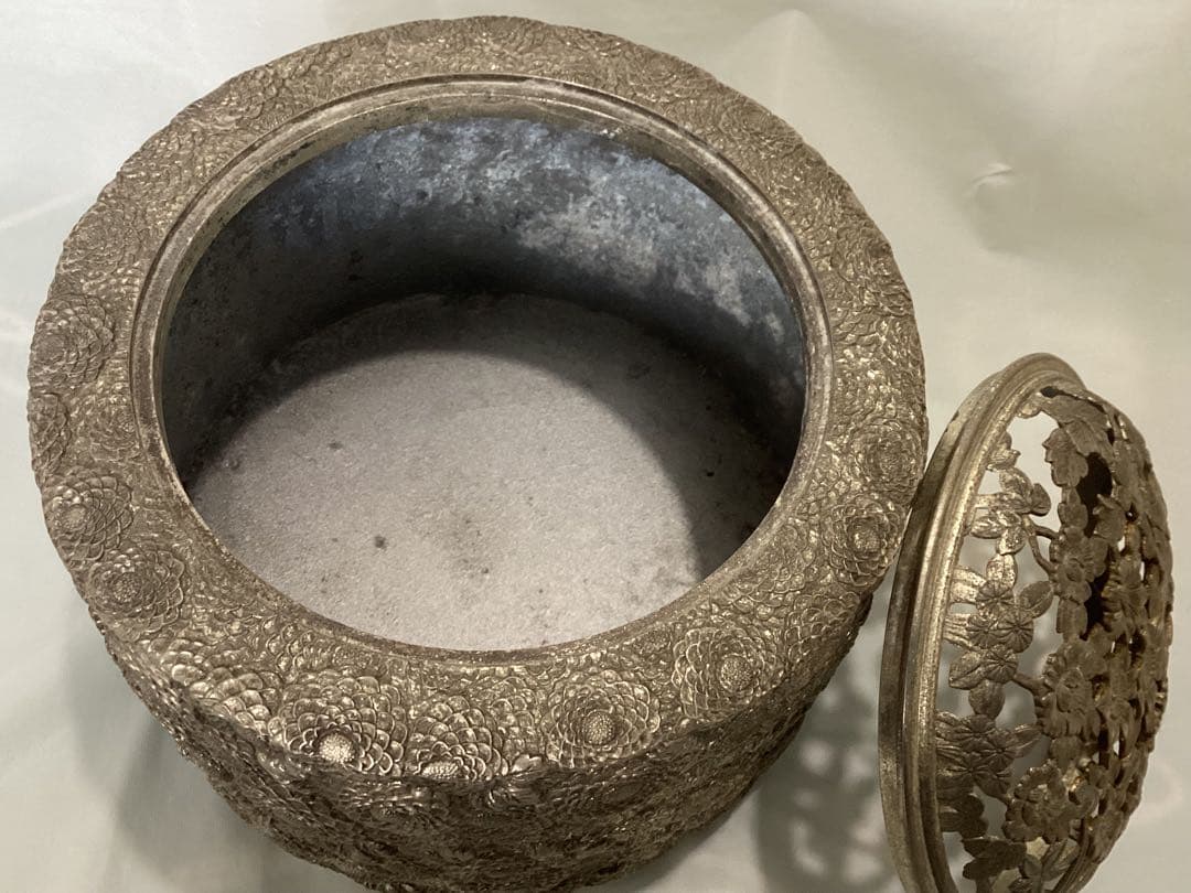 香炉 菊華 花紋様彫刻 銅香炉 佐野 宏采造　高岡銅器　金属工芸品