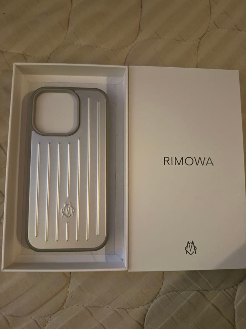 RIMOWA iPhone16 Pro用ケース シルバー