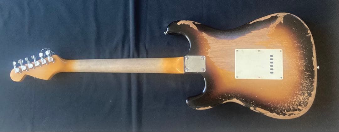 早い者勝ち　#13ストラトキャスタータイプ　ニトロセルロースラッカー塗装