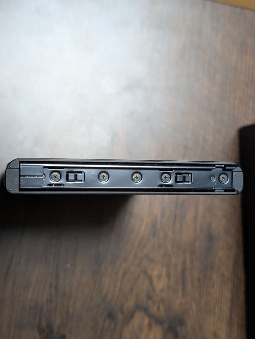 Nintendo Switch 本体　持ち歩き用ケース・カバー付き