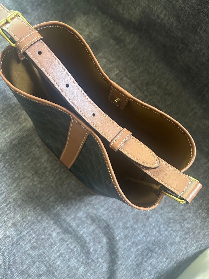 CELINE スモール バケット トリオンフ　キャンバス＆カーフスキン　タン