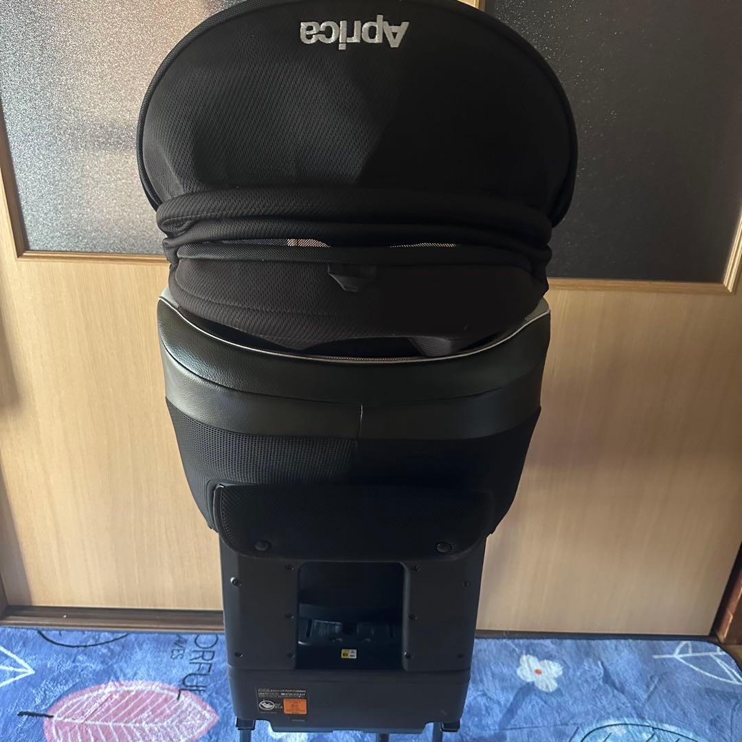 【美品】アップリカ　クルリラ　ISOFIX　回転式　ブラック