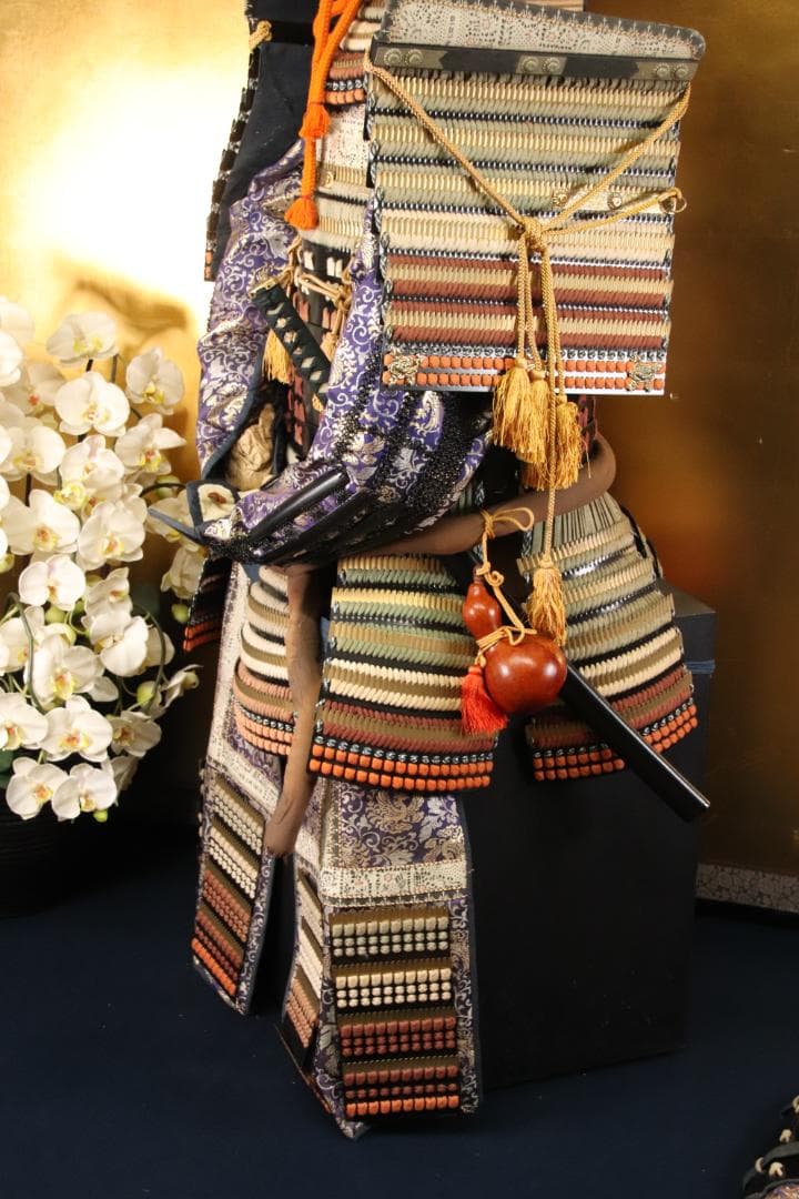 甲冑　具足　黒胴当世素掛 緋縅　鎧櫃付き　等身大　現代鎧　兜　武具　EE002