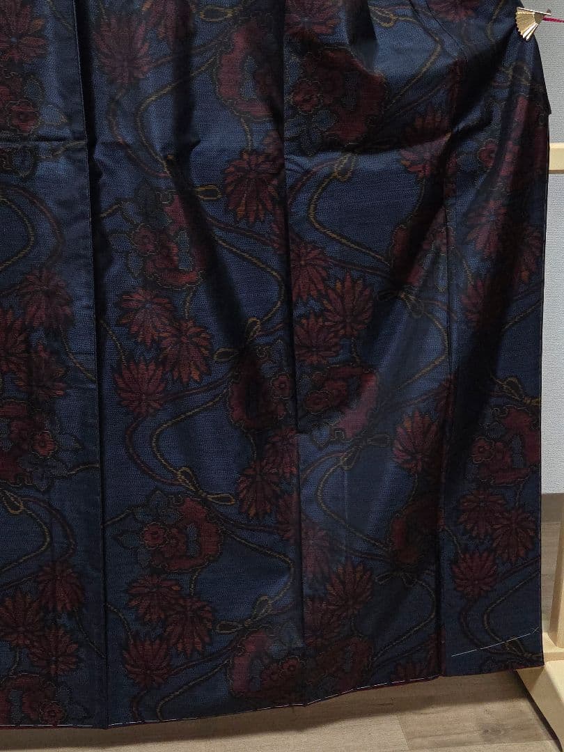 A 本場大島紬 雪輪に花模様 紺色 袷 正絹 小紋 着物 証紙付 15 - メルカリ