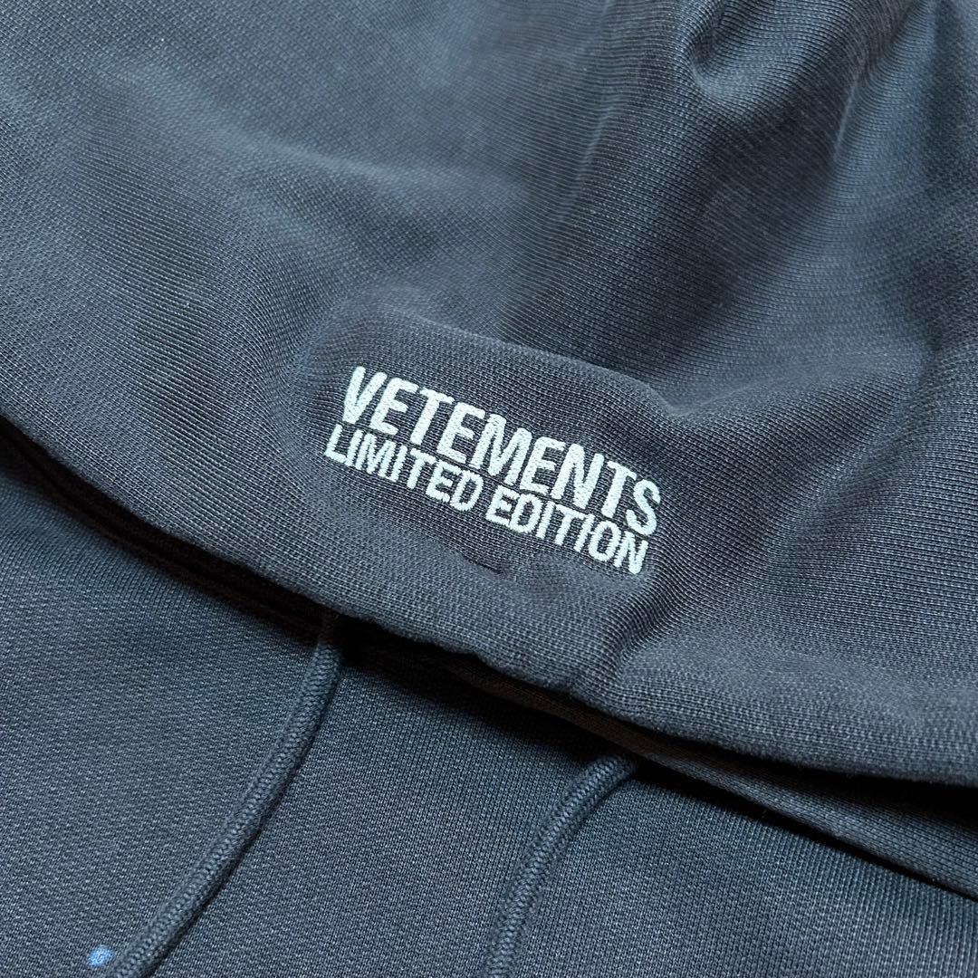 トップス VETEMENTS Movie Poster 2 Hooded Shirt
