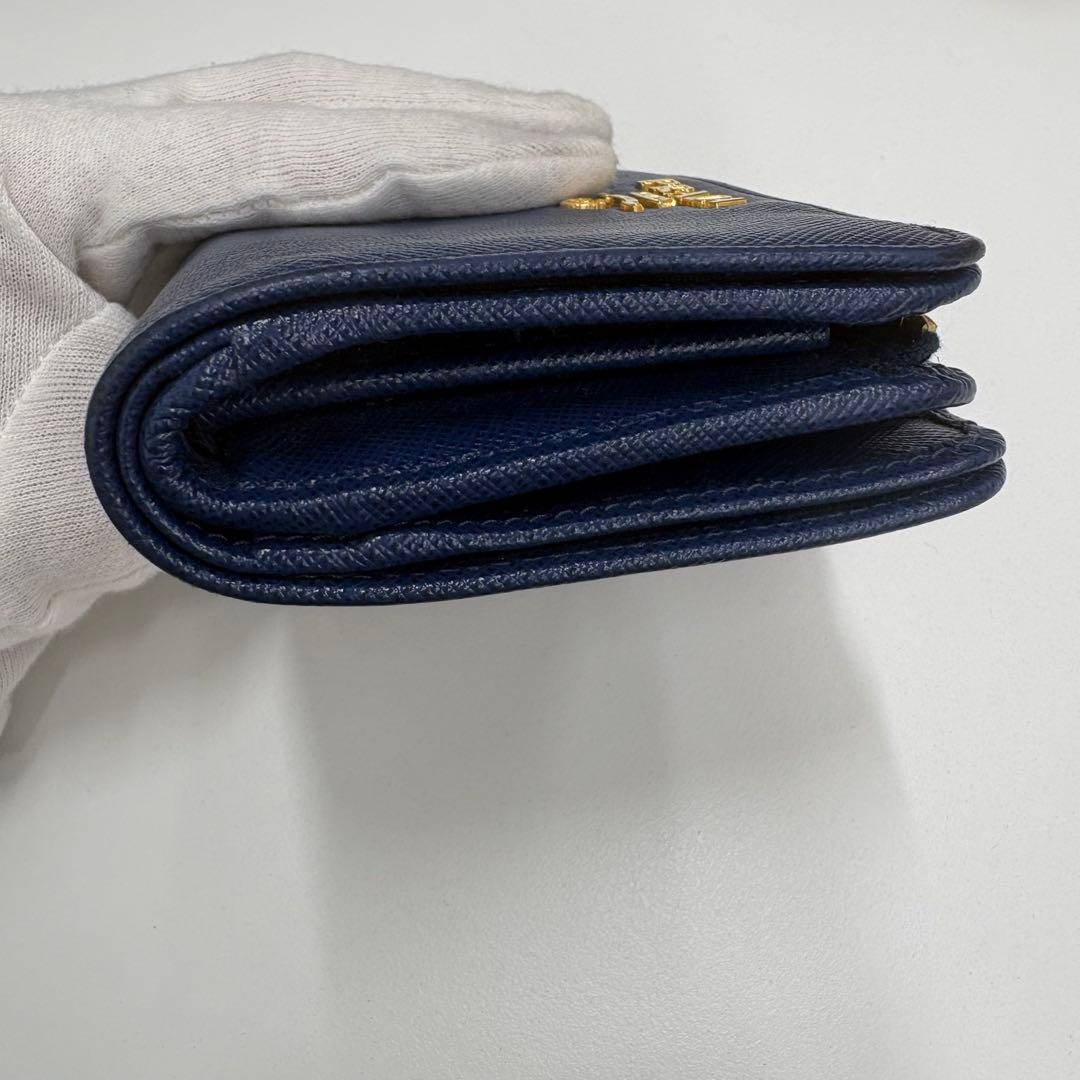 PRADA ネイビー 二つ折り財布　サフィアーノ