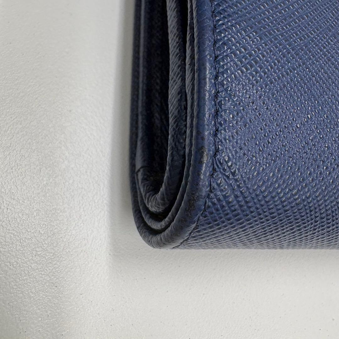 PRADA ネイビー 二つ折り財布　サフィアーノ