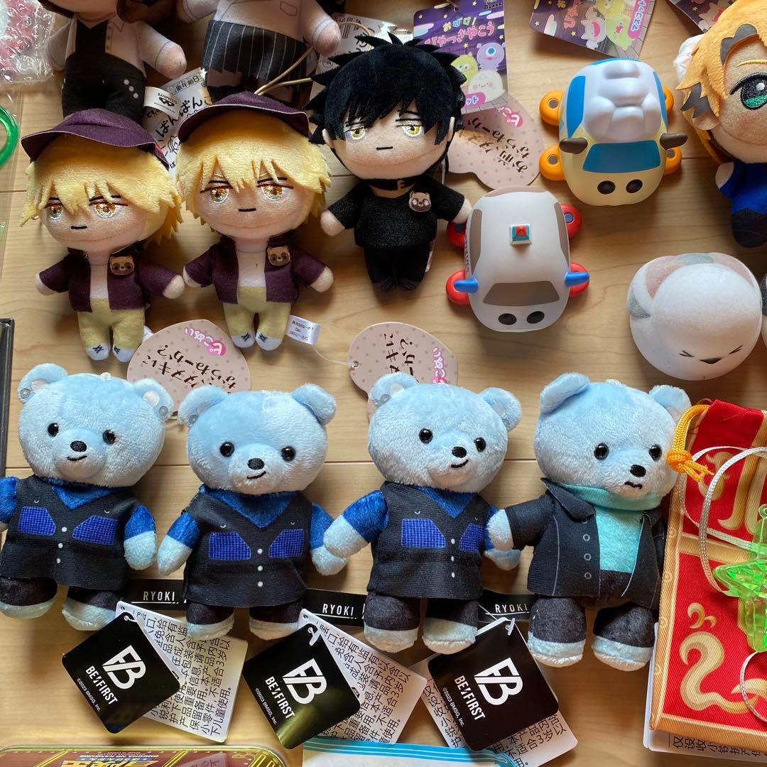 キョロちゃんおもちゃの缶詰9個とプライズぬいぐるみなど59個まとめ売り