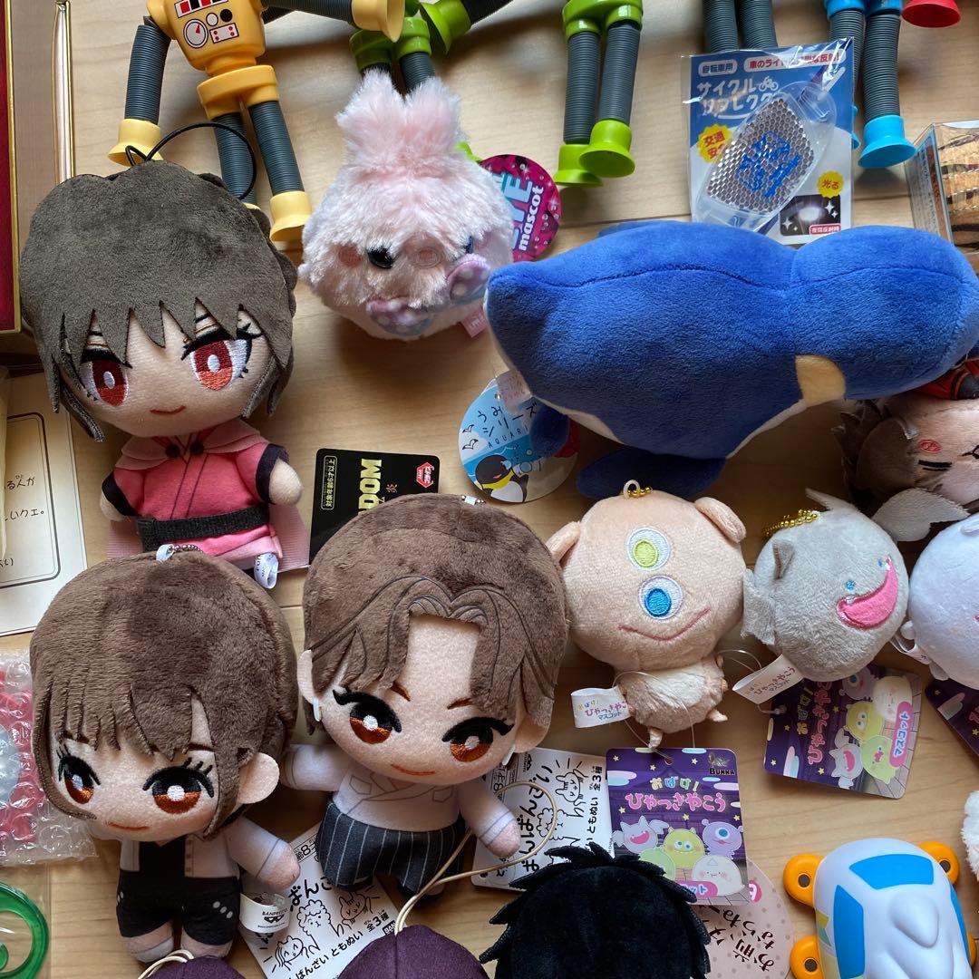 キョロちゃんおもちゃの缶詰9個とプライズぬいぐるみなど59個まとめ売り