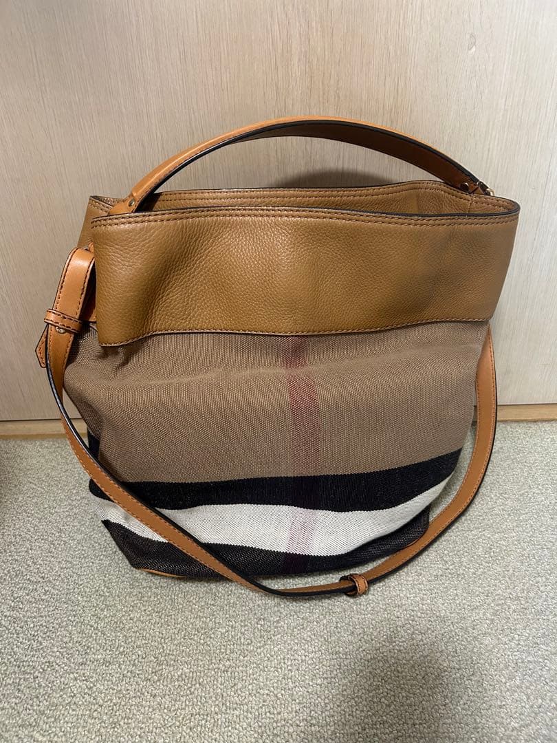 バーバリー　チェックバッグ　タッセル