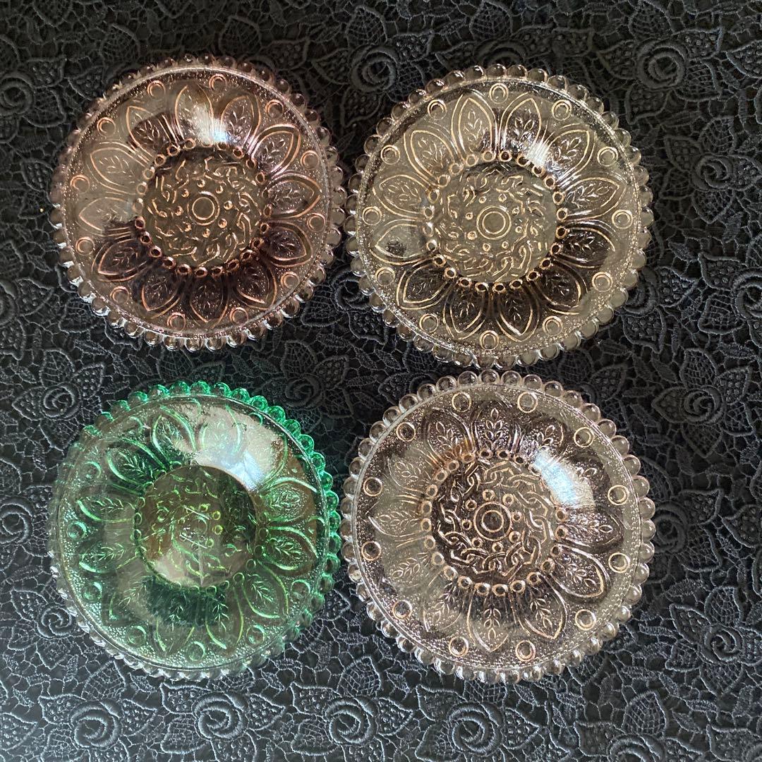 明治末期から大正初期　ミニプレスプレート　ウランガラス 4枚セット 明治末期から大正初期 ミニプレスプレート ウランガラス 4枚セット