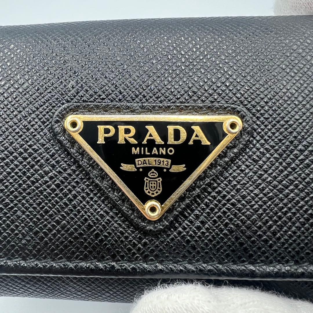 美品】PRADA キーケース 三角プレート サフィアーノレザー 6連 - メルカリ