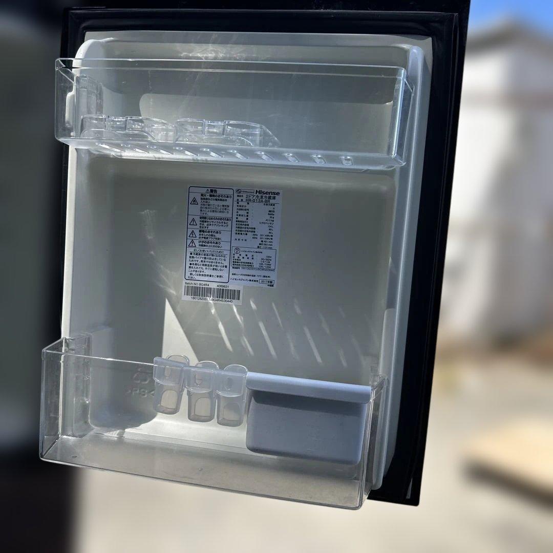 黒色冷蔵庫　調整可能な棚付き