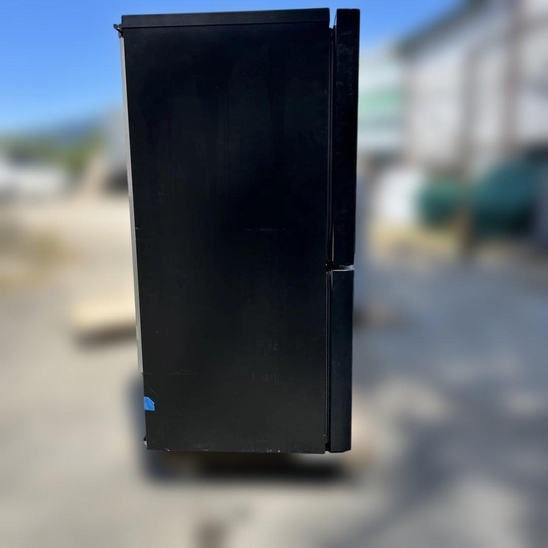 黒色冷蔵庫　調整可能な棚付き