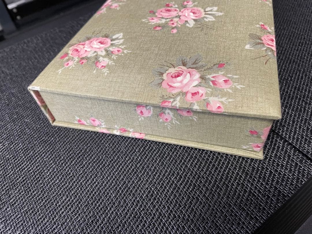 こうの早苗 カルトナージュBox　使用中の糸27個のセット