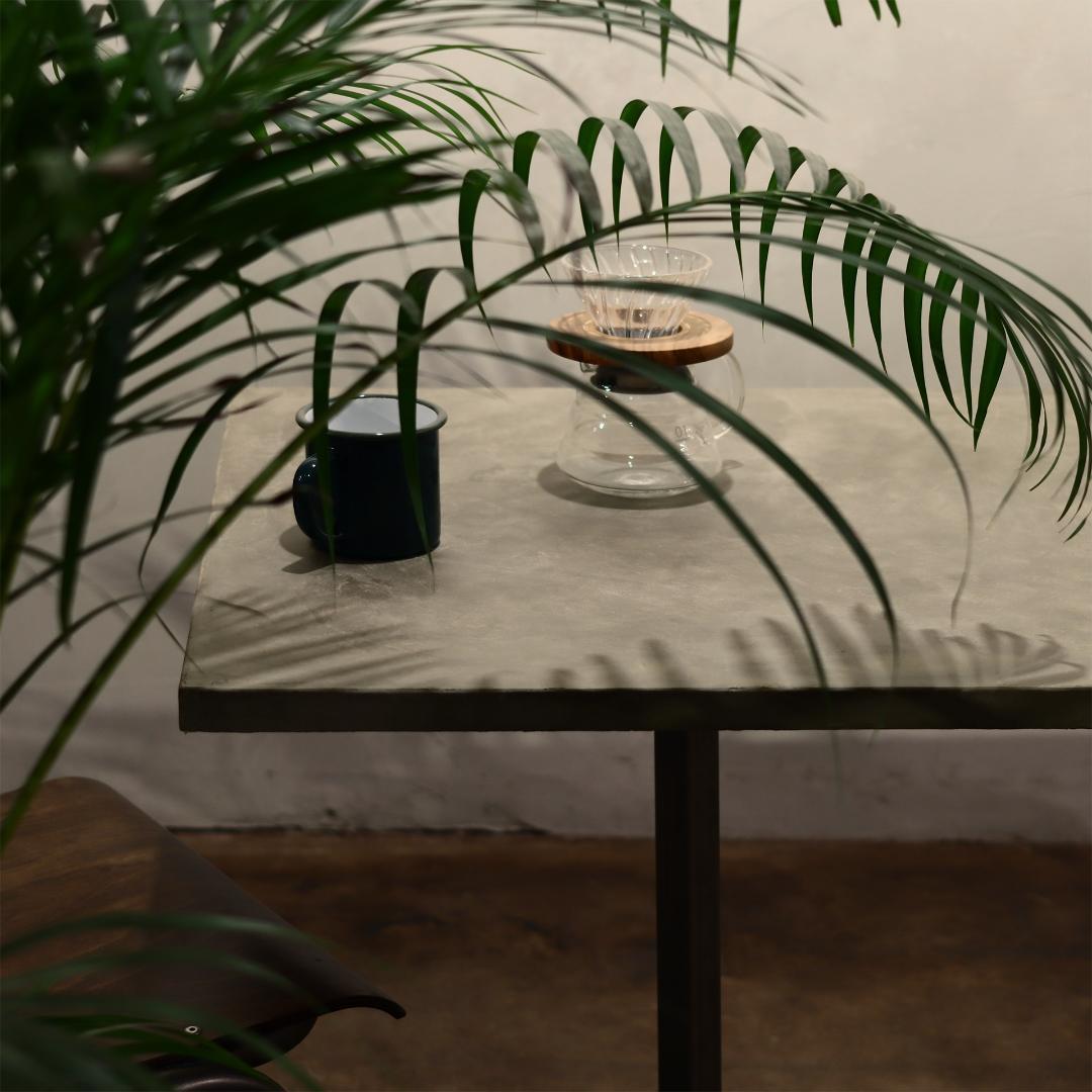 薄塗りモルタル｜カフェテーブル｜サイドテーブル｜店舗什器｜店舗｜飲食店