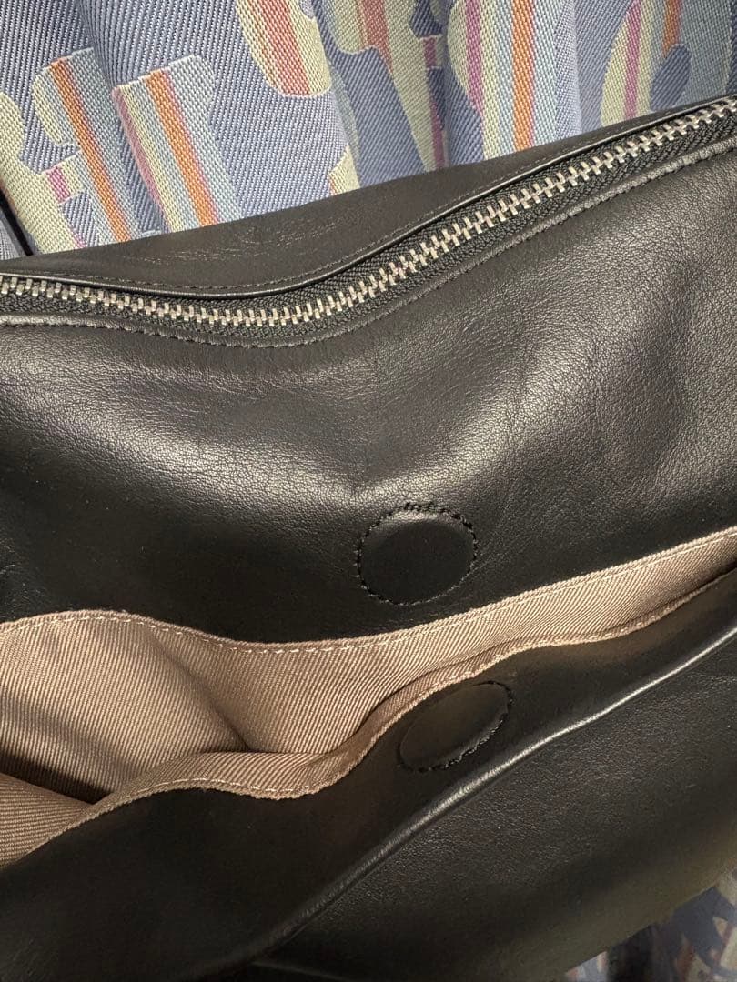 イアパピヨネ　スワローマチショルダーバッグ《本革/軽量》