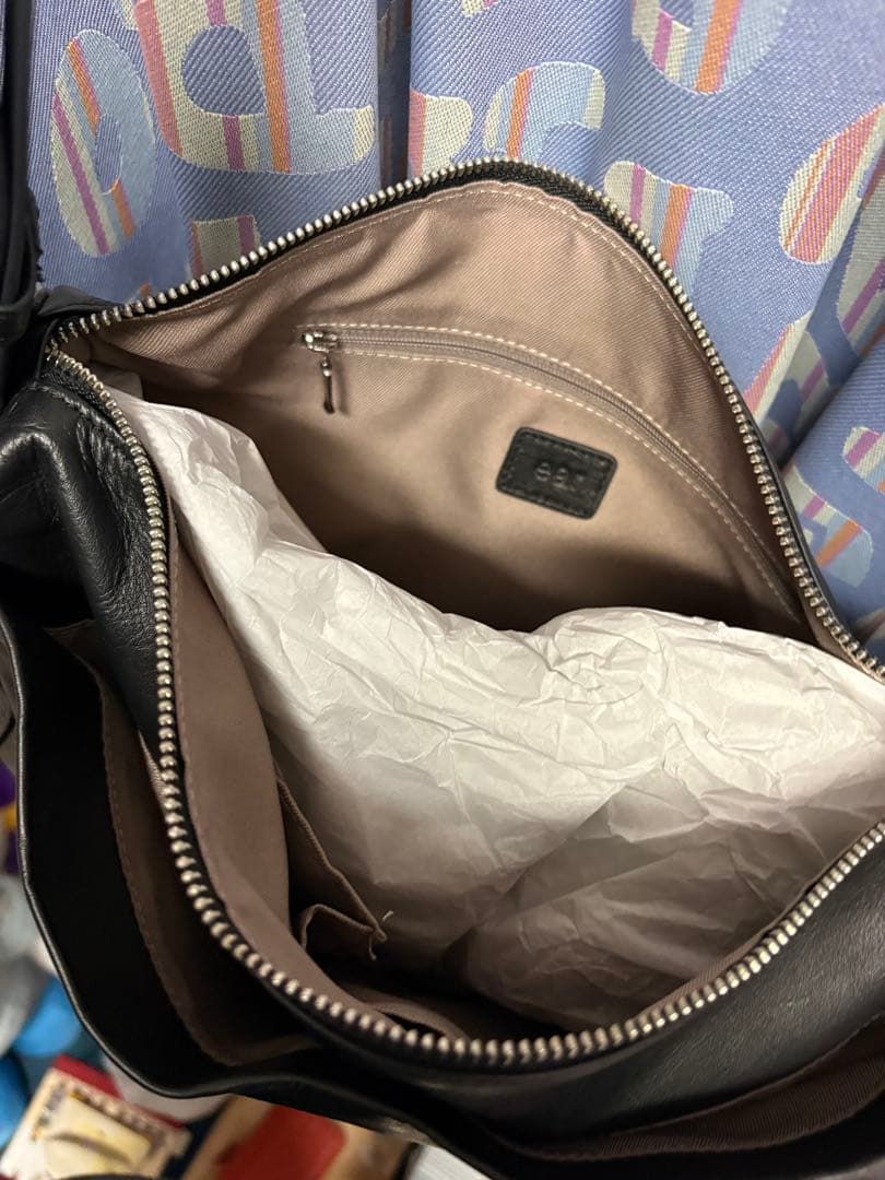 イアパピヨネ　スワローマチショルダーバッグ《本革/軽量》