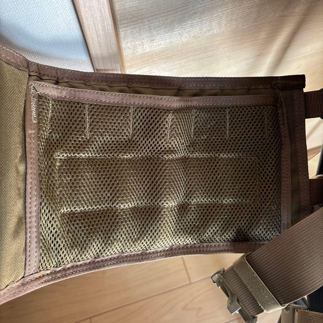 実物]flyyeプレートキャリア マグポーチ付き タンカラー