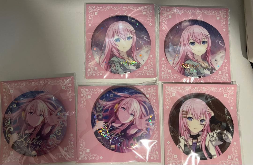 はぴこれくじ巡音ルカバースデー缶バッジ•アクスタまとめ売り はぴこれくじ巡音ルカバースデー缶バッジ•アクスタまとめ売り - メルカリ