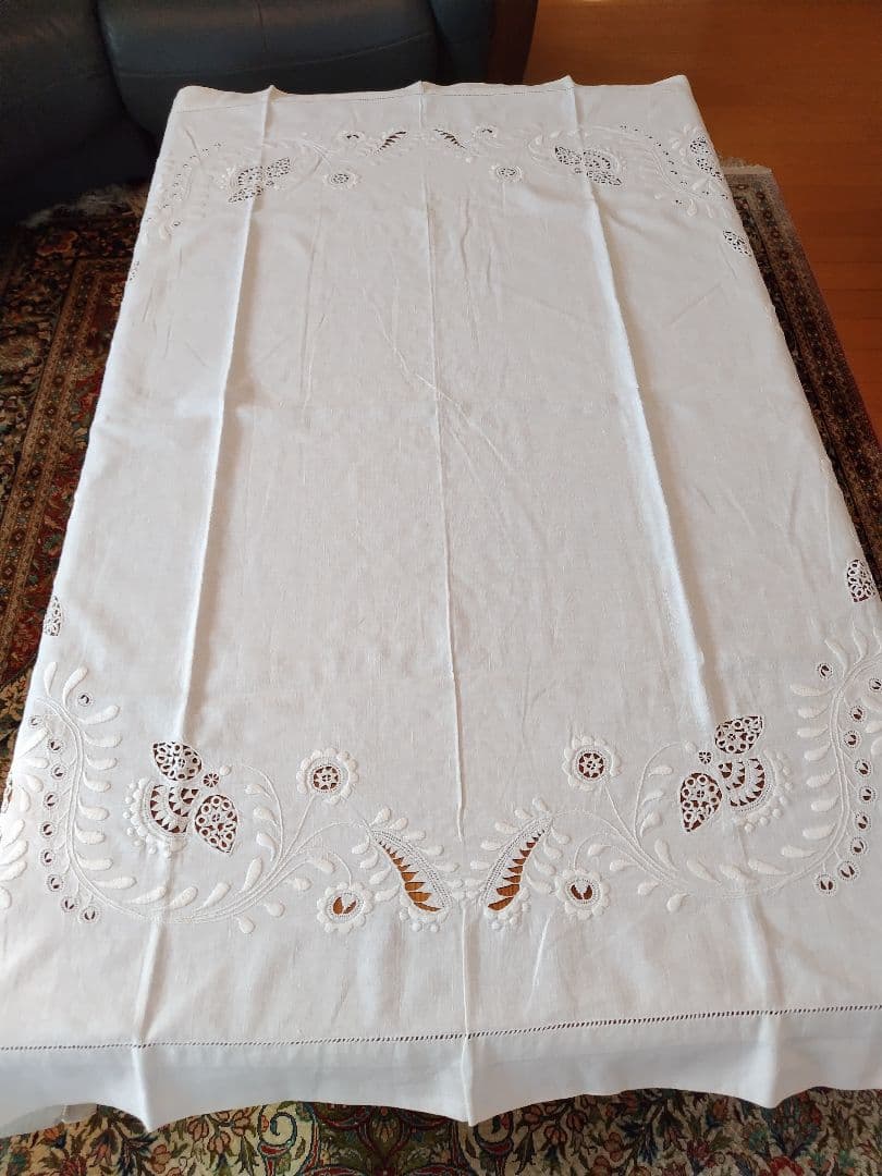 刺繍入りカットワ−クレ−ステーブルクロスビンテージ