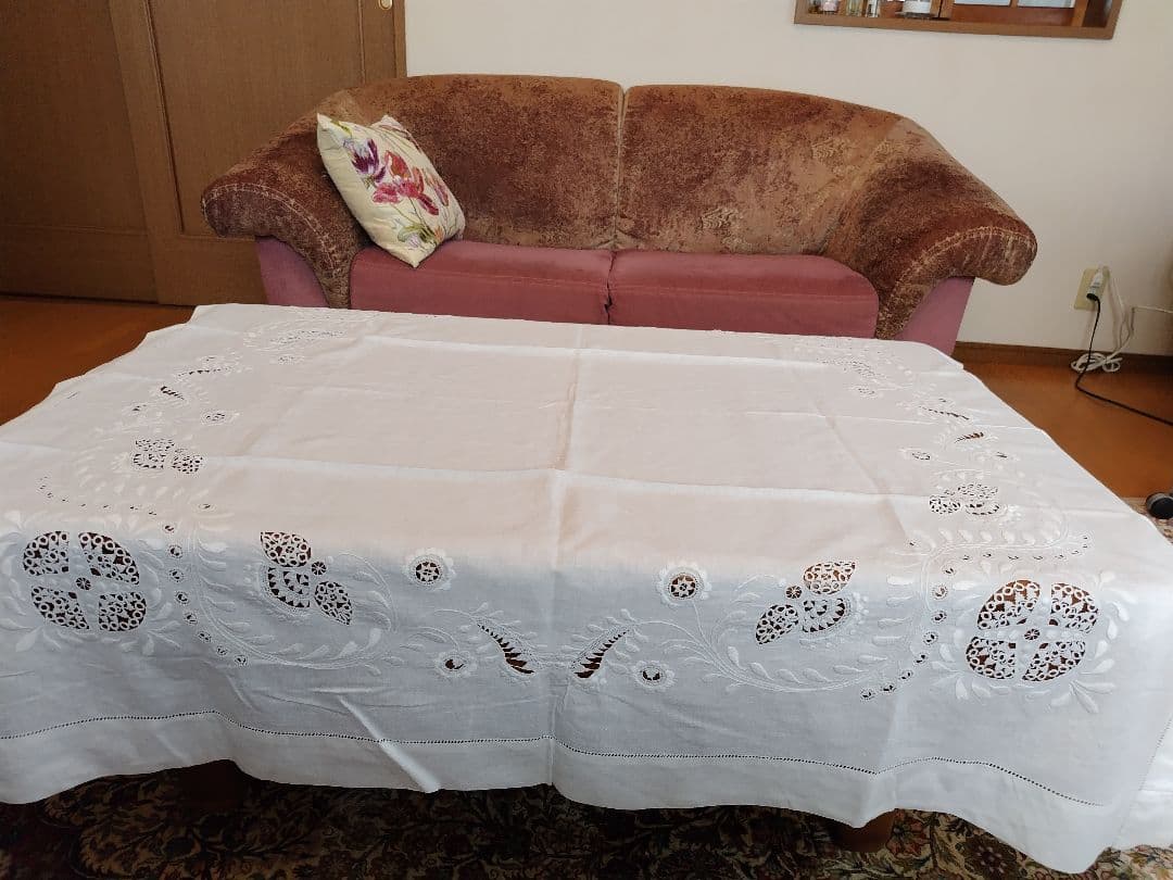 刺繍入りカットワ−クレ−ステーブルクロスビンテージ