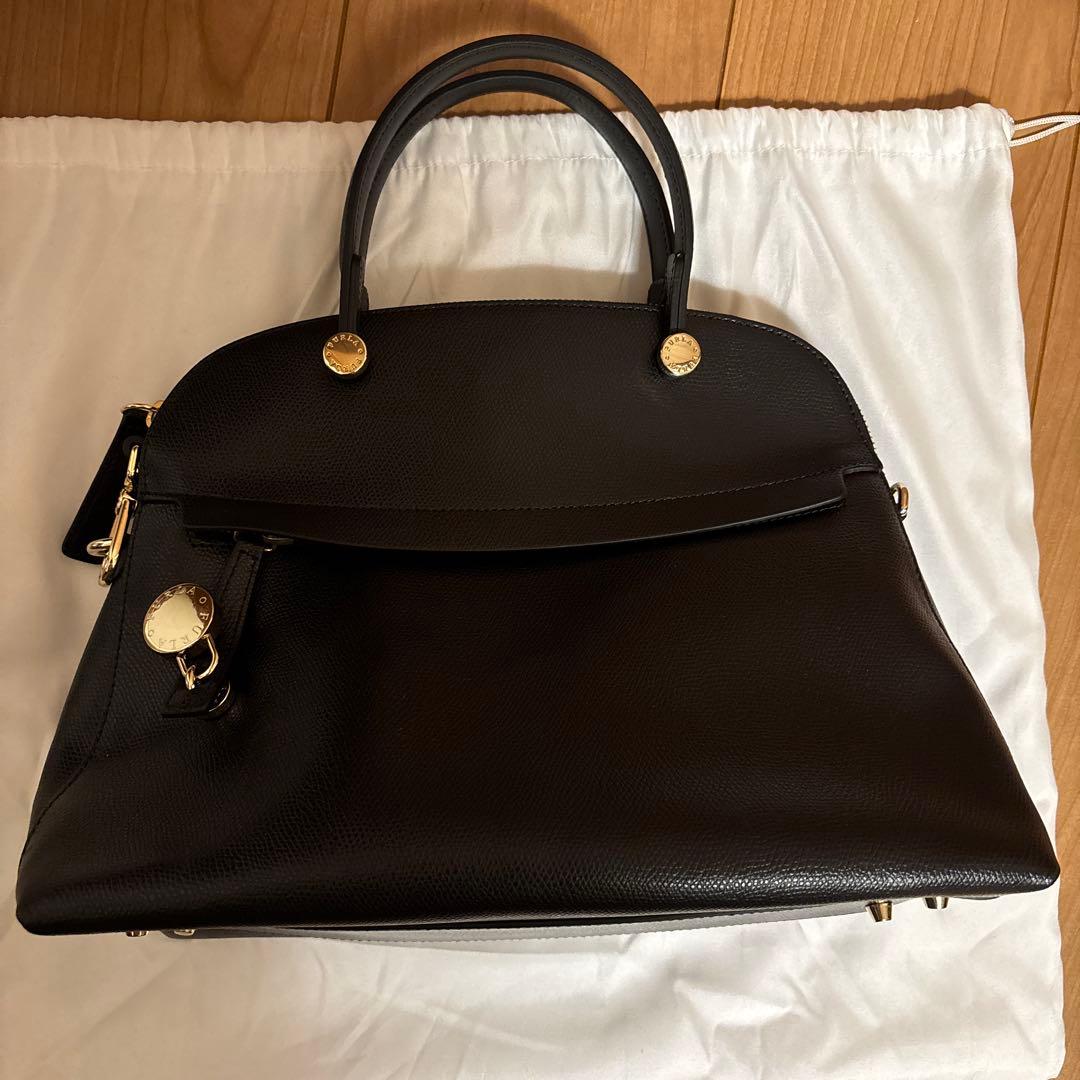 FURLA ブラック レザーハンドバッグ美品
