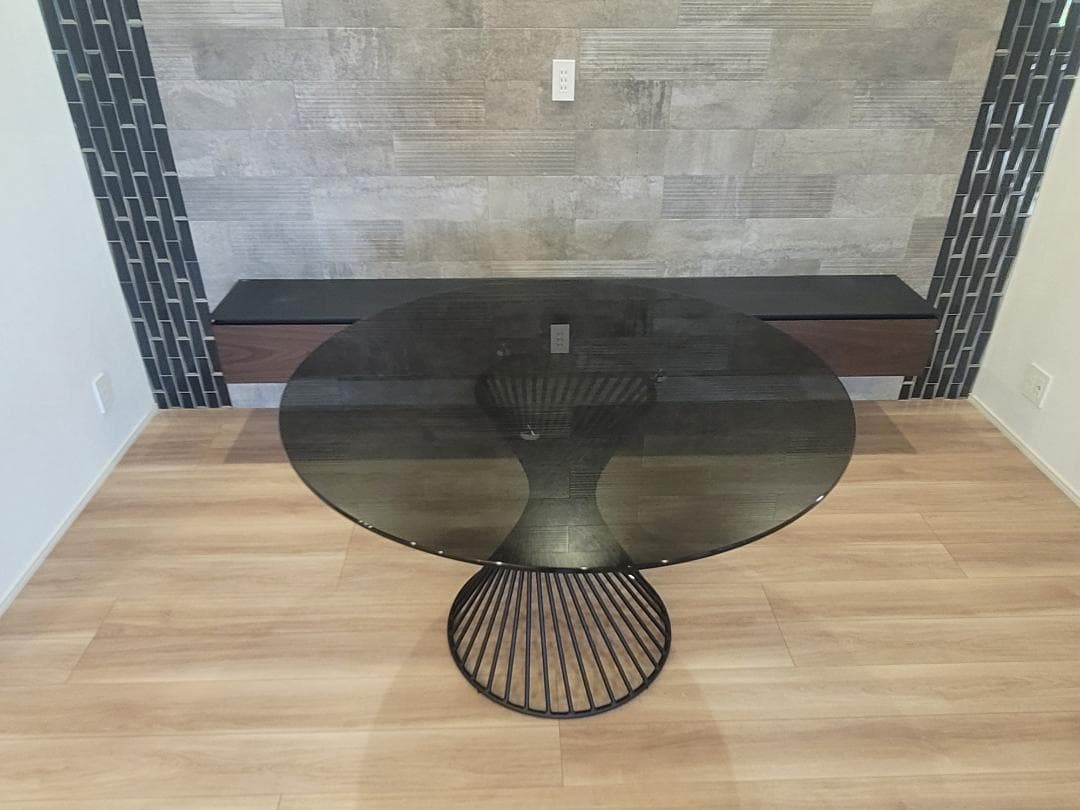 ダイニングテーブル◆円形◆ガラス天板◆天板直径120cm◆モデルルーム展示品