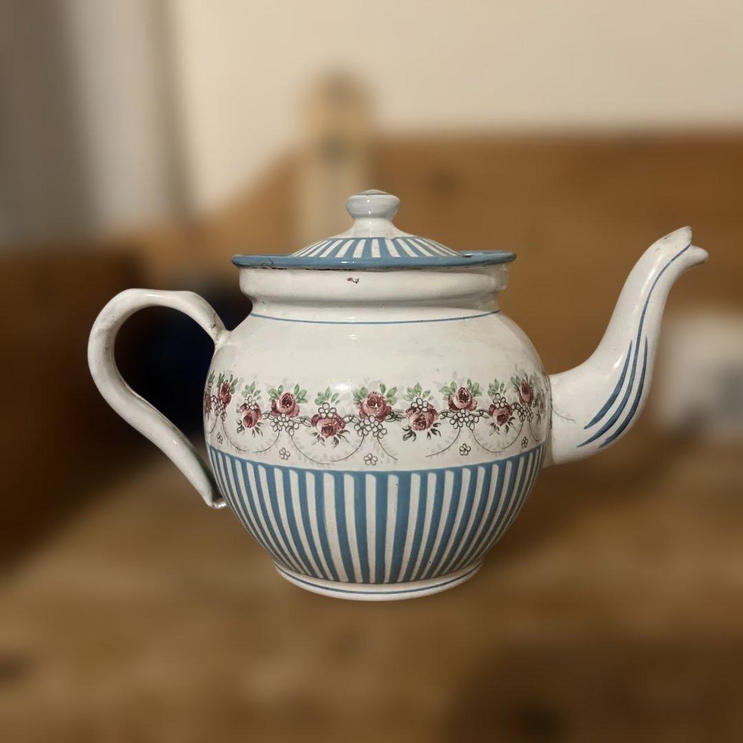 激レア　アンティーク　ローズガーランド　ティーポット イギリスヴィンテージ ローズガーランドのティーポット - Lilly White