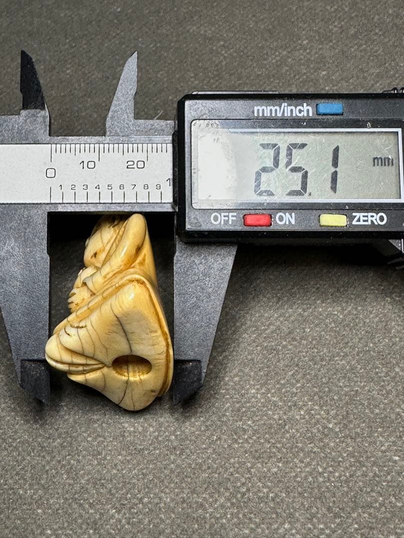 極上 根付 天然素材 アンティーク 骨董 飾り物 古美術品 置物 細密細工