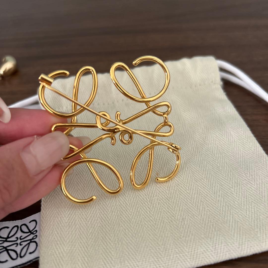 LOEWE ゴールド ブローチ 専用箱ポーチ付き ロエベ アナグラムゴールド