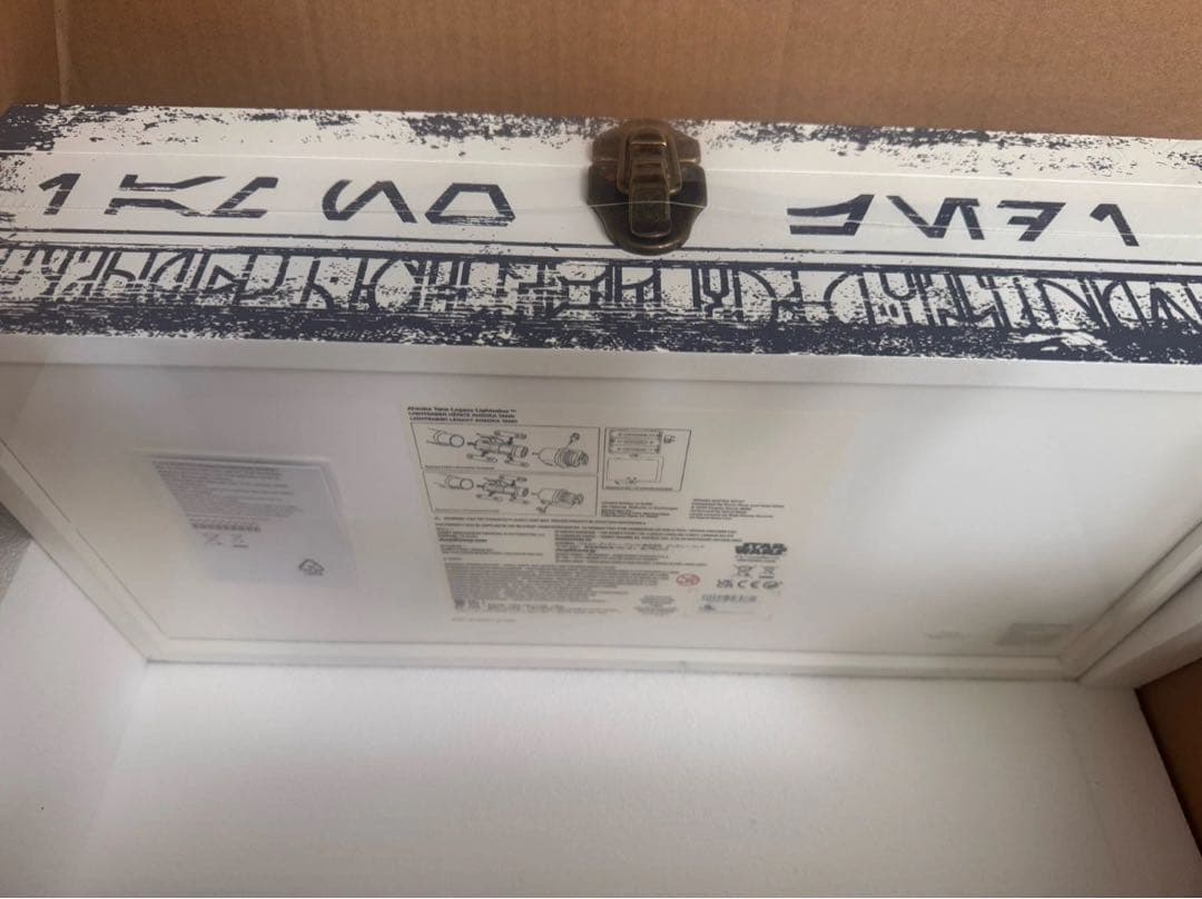 【全世界6000個限定 】ディズニー アソーカ・タノ レガシー ライトセーバー