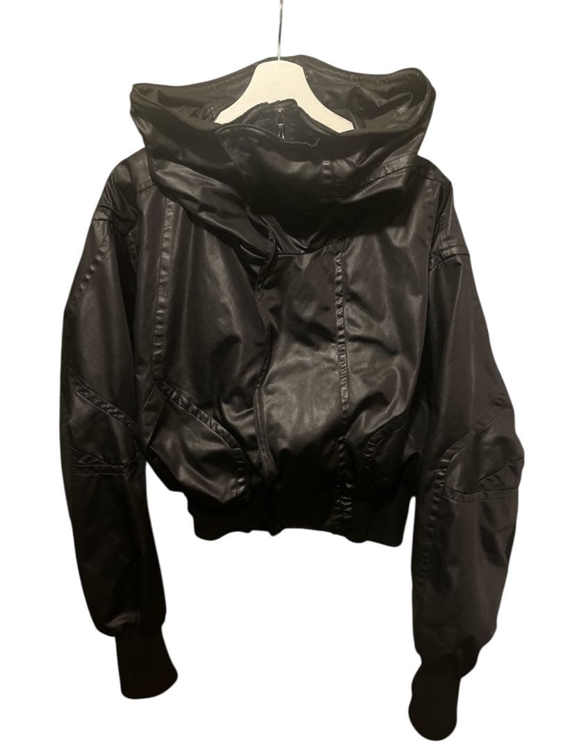 ジャケット・アウター JULIUS Coated Satin Short Hooded Blouson