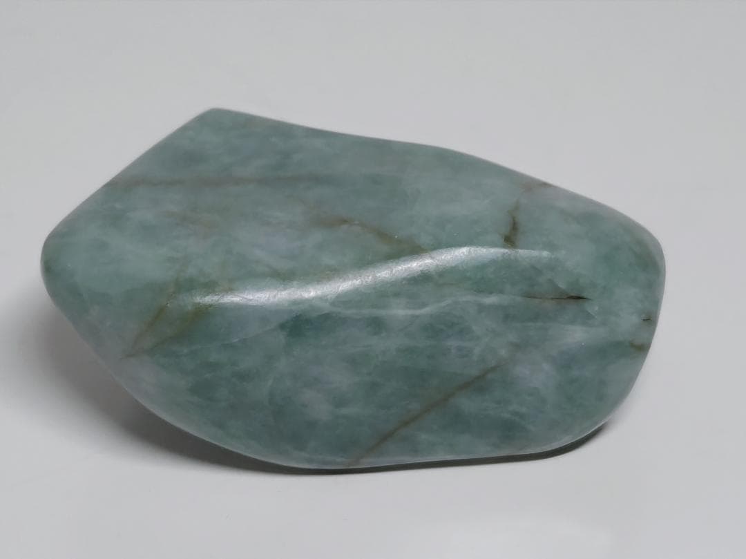 淡緑 177g 翡翠 ヒスイ 原石 鉱物 鉱石 鑑賞石 自然石 誕生石 水石