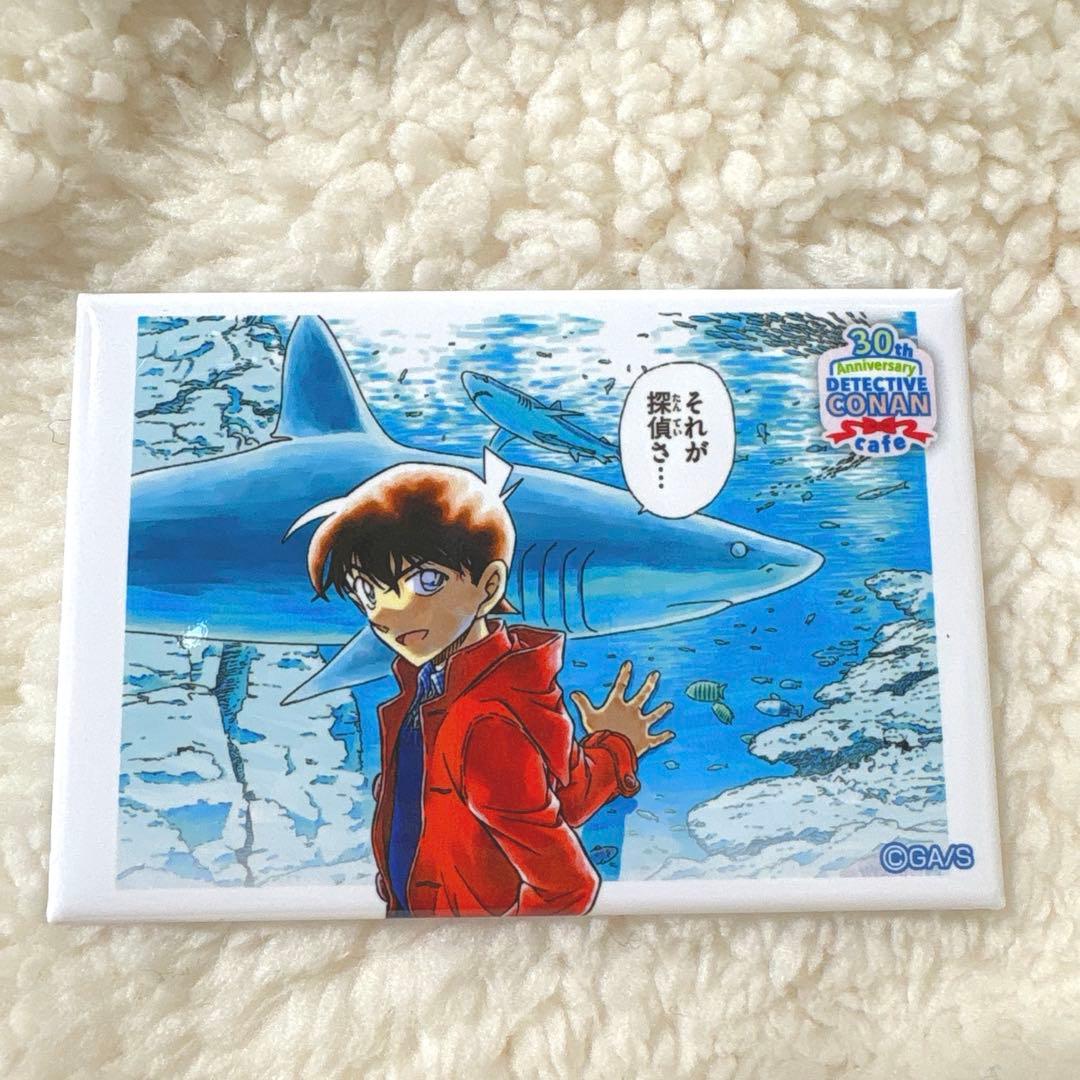 名探偵コナン コナンカフェ 30周年 工藤新一 スクエア缶バッジ - メルカリ