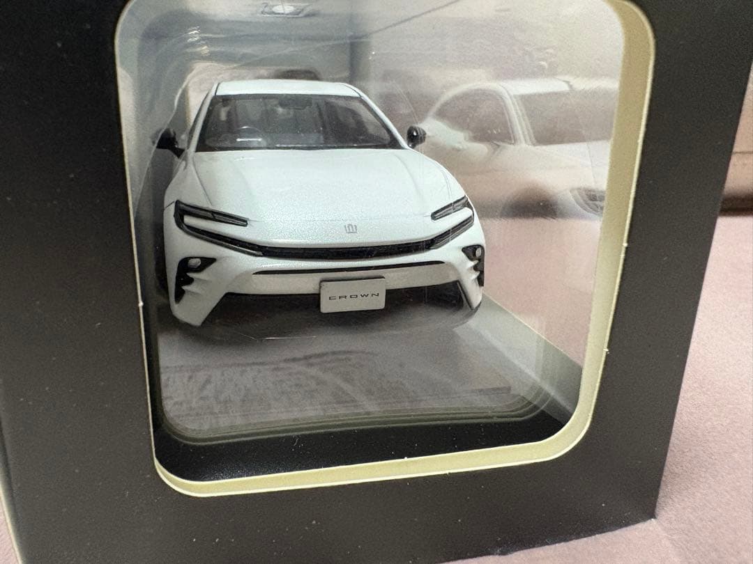 トヨタ クラウンスポーツ ホワイトパール カラーサンプル