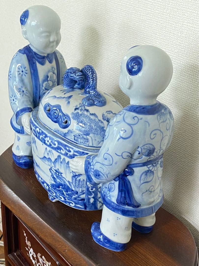 中国美術 陶磁青花唐子 人物香炉 置物 緣起物 希少品 道八大在銘