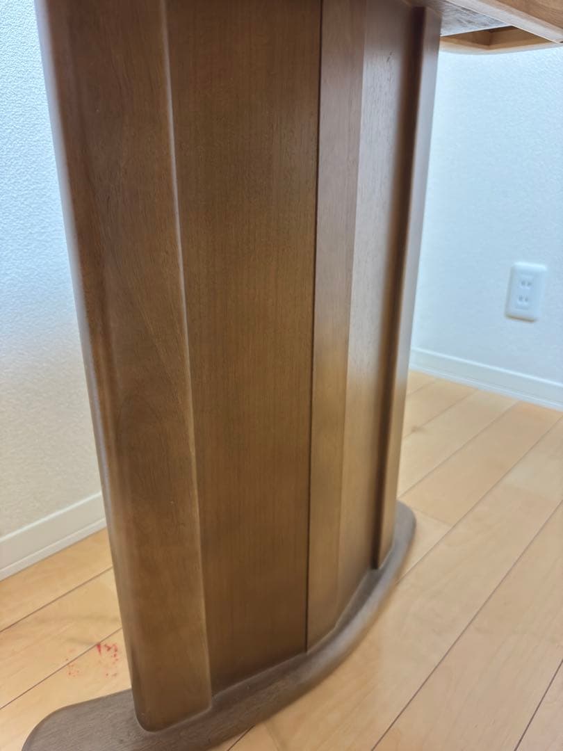 ３月15日まで出品　カリモク家具　ダイニングテーブル　ブラウン　４人掛け