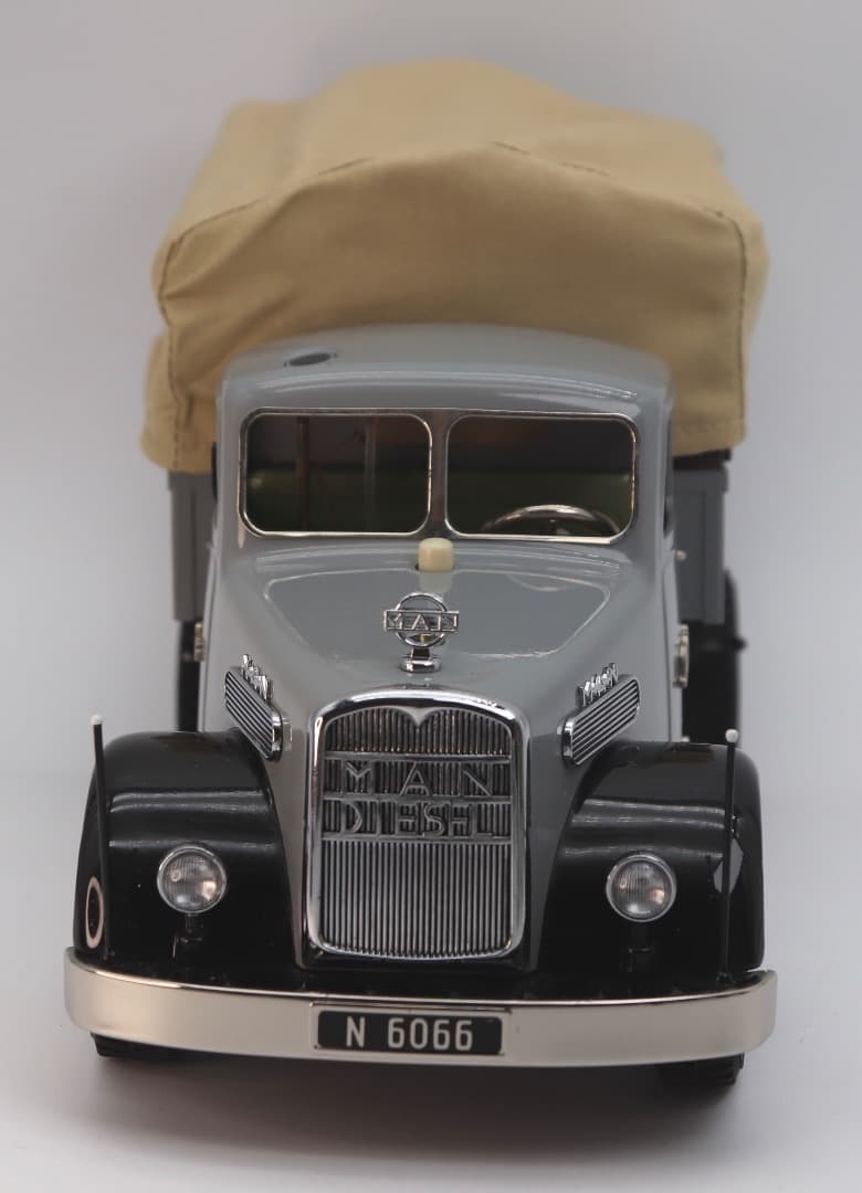 SCHUCO 2005 MAN F8 ホロ付きディーゼル・トラック 保管品