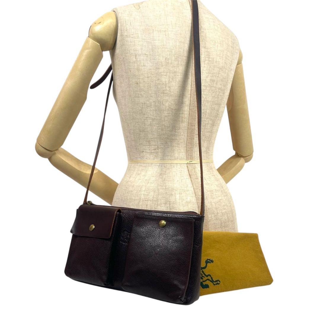 イルビゾンテ　ショルダーバッグ　極上　ロゴ型押し　シボ革　レザー　サコッシュ