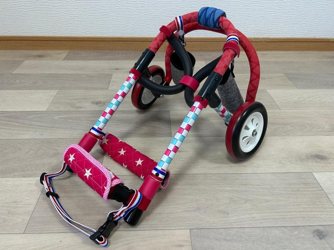 犬用車椅子、ミニュチアダックス用車椅子2輪車、犬の車椅子