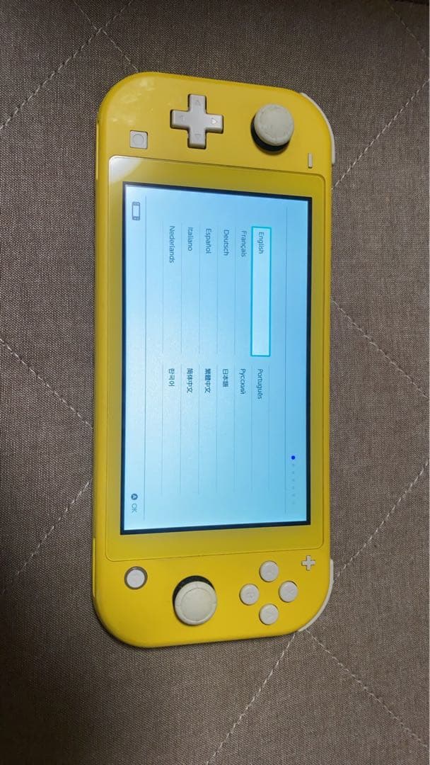 任天堂Switchライト イエロー