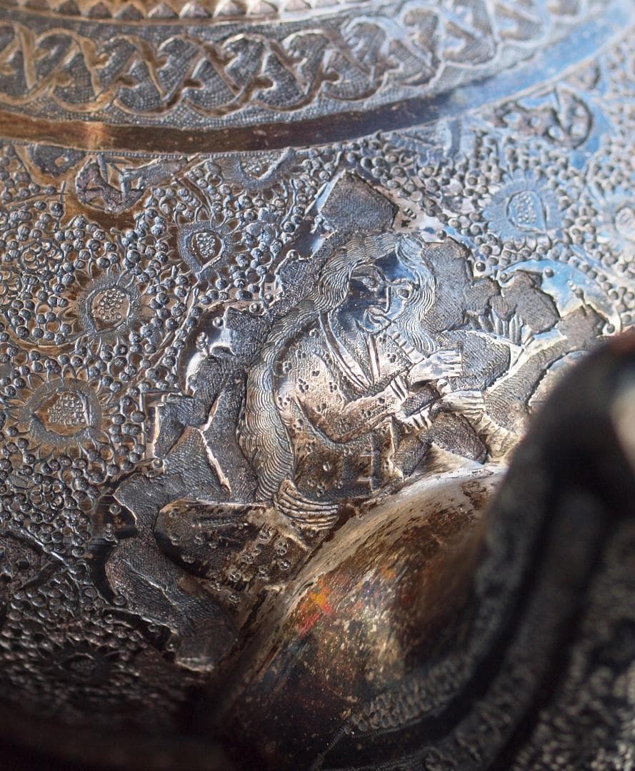 1970年央制作、イラン伝統彫金細工が楽器を奏でる人や花を