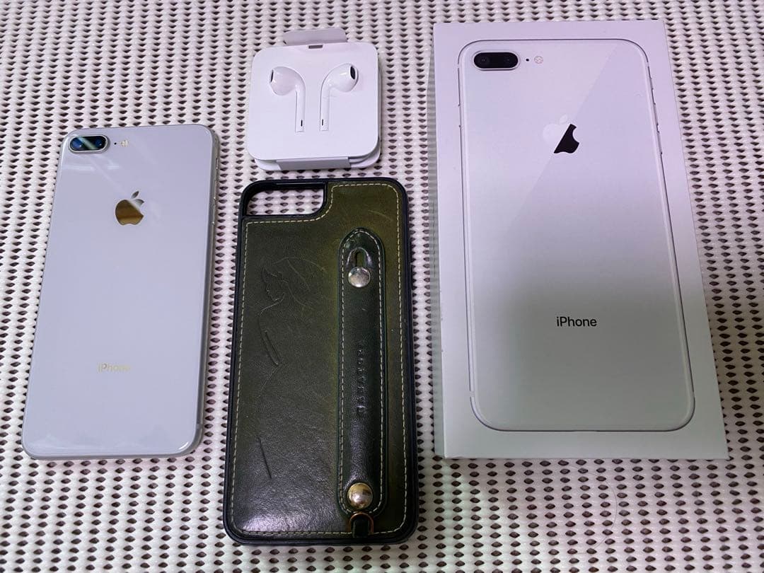 Apple iPhone 8 Plus シルバー SIMフリー　64GB