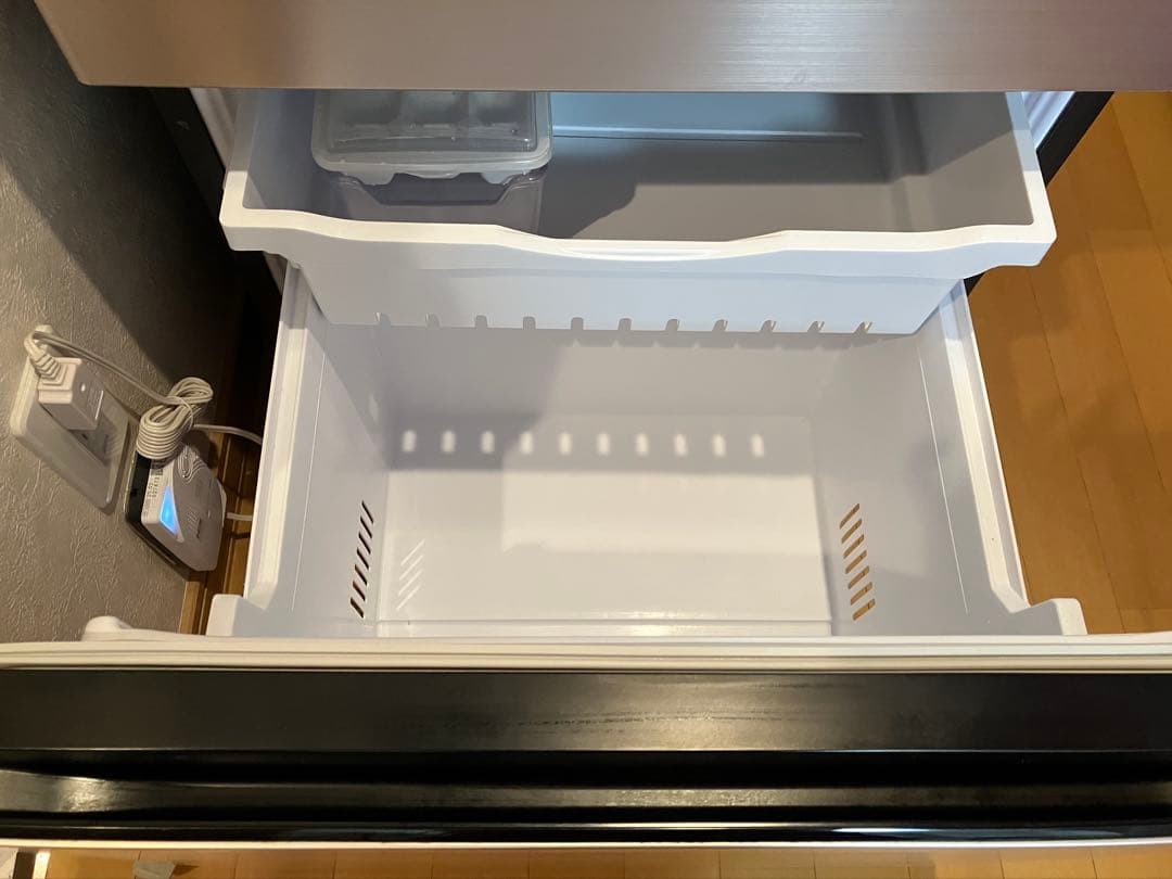 日立ノンフロン冷凍冷蔵庫　R-27SV (N)型 2023年製