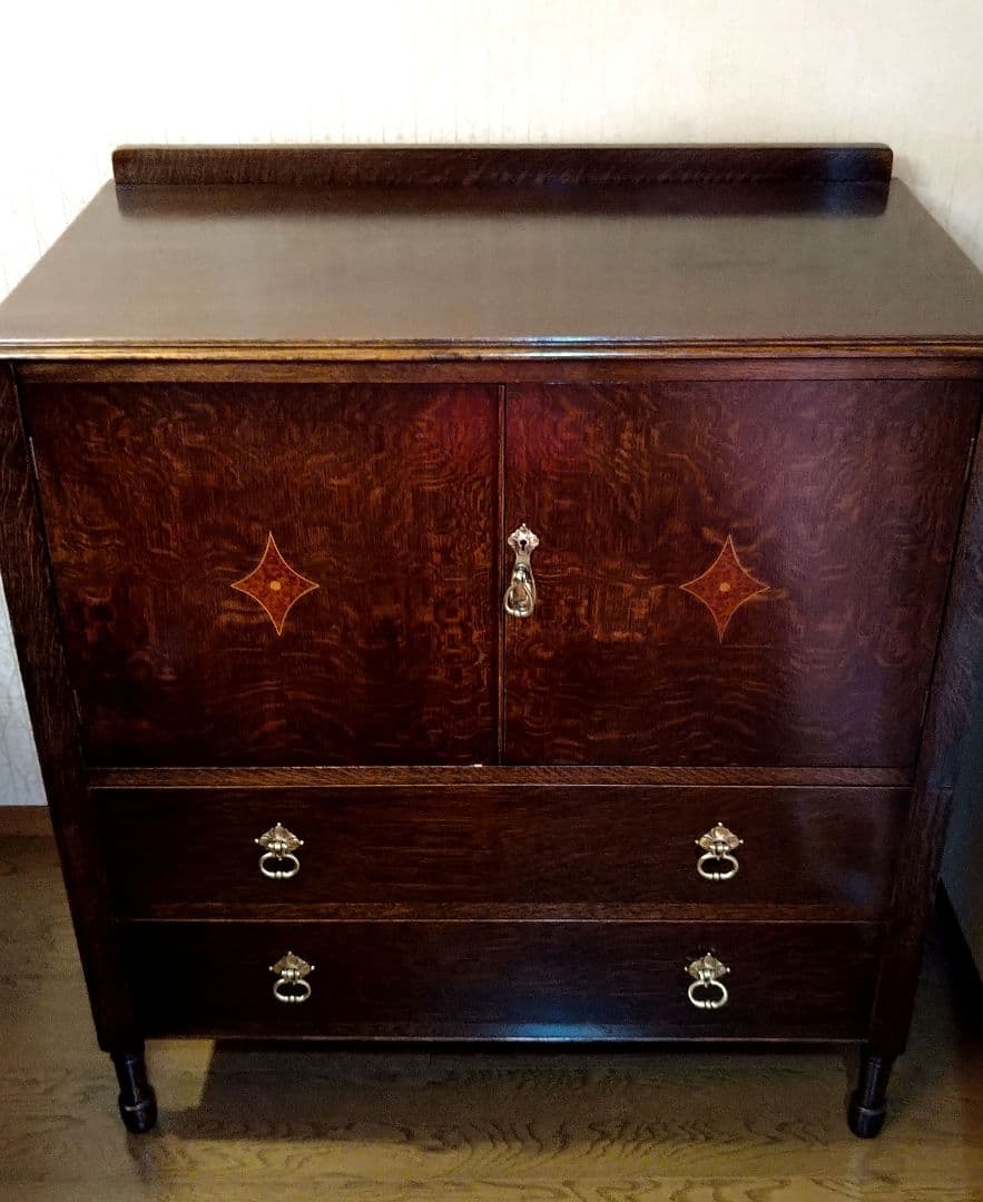 英国 イギリス アンティーク サイドボード キャビネット ツイスト