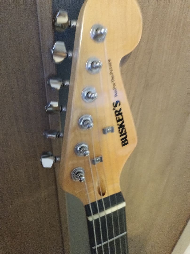BUSKER'S　バスカーズ　ストラトタイプ　SSH エレキギター