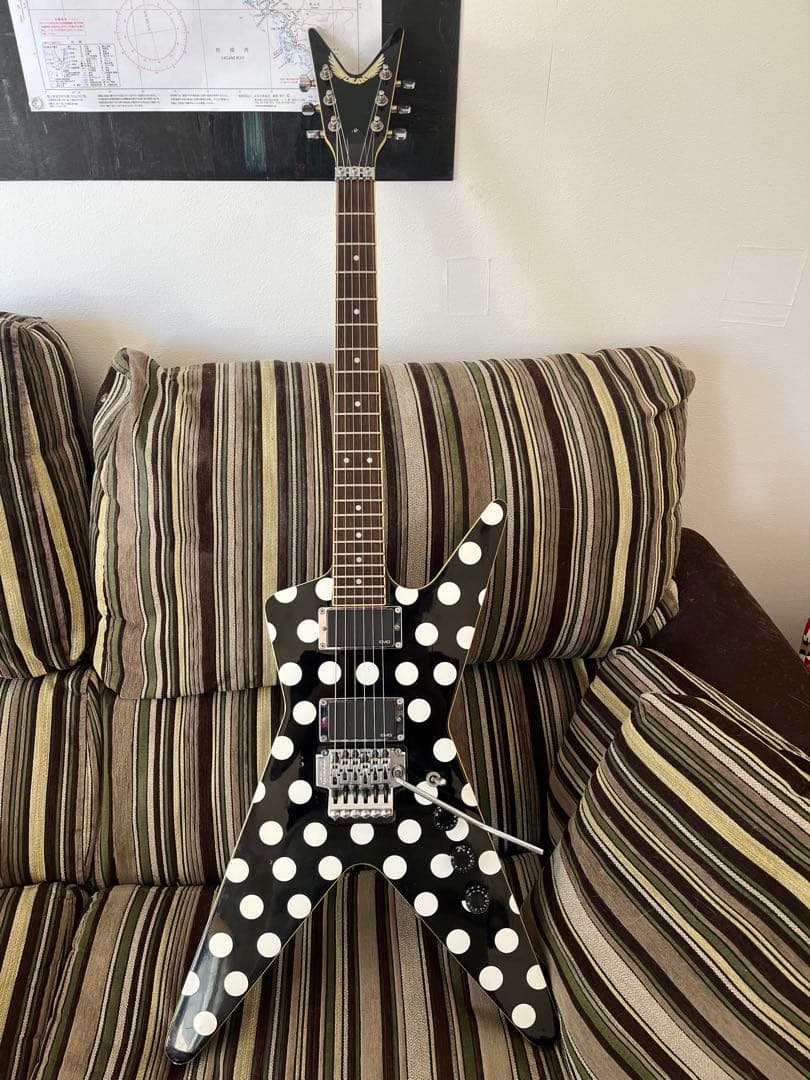 カワイイ！　スーパーギタリストモディファイ　Deanギター　EMGサウンド