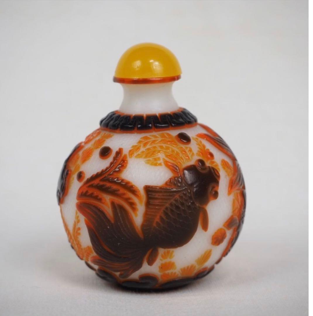 送料無料 色被せガラス 細密彫刻ガラス小瓶 中国古玩骨董 高さ5.8cm